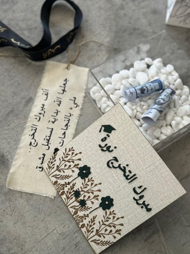 بوكس اكريلك مع غطاء خشب غير شامل العباره القماشيه