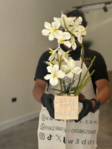 فازة الترافنتو مع ورد السمبيديوم الفاخر