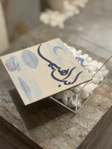 بوكس اكريلك بغطاء خشب