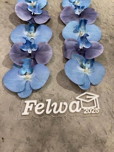 عقد تخرج ورد صناعي