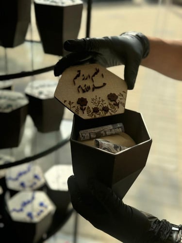 بوكس فايبر مع غطاء الخشب لتقديم مبلغ مالي