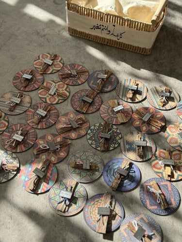 قاعدة اكواب مع رقائق البخور