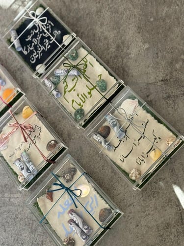 بوكس اكريلك مع كتابة على القماش