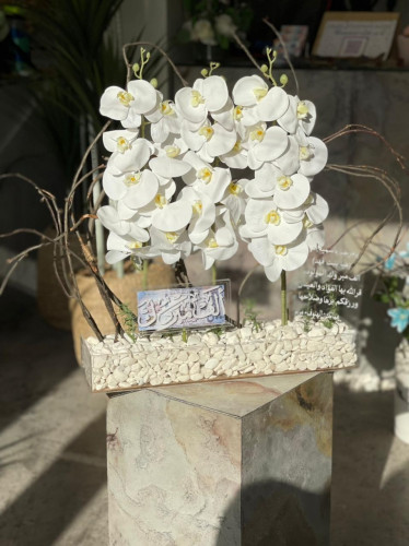 فازة اكريلك مع احجار طبيعة
