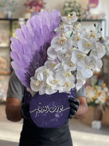 فازة اوركيد مع الريش