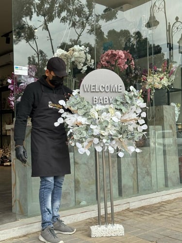 استاند مواليد بعباره من الخيط بنفس العباره