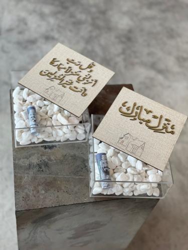 بوكس اكريلك مع غطاء خشب