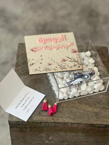 بوكس اكريليك مع غطاء خشب