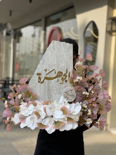 سيراميك مع ورد صناعي