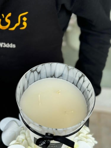 فازة الأوركيد مع فواحة برائحة الماغنوليا