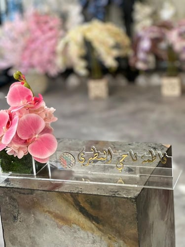 ستاند مكتب من الاكريلك بتنسيق انيق