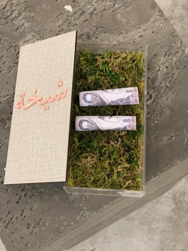 بوكس اكريلك مع غطاء خشب