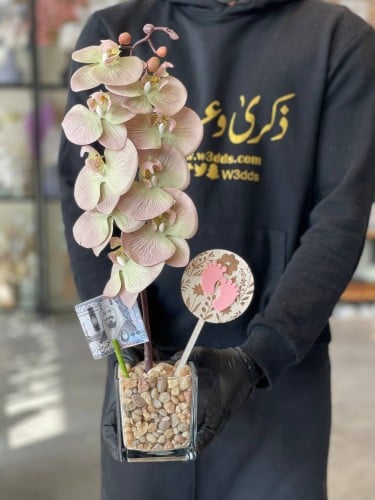 فازه زجاج مع ورد الاوركيد الفاخر