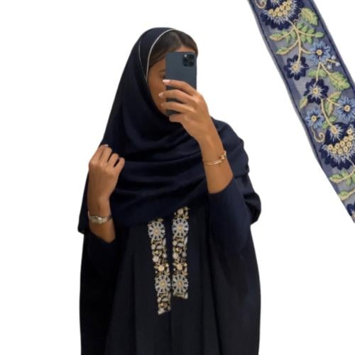 عباية كحلي بشت مع تطريز من الأمام