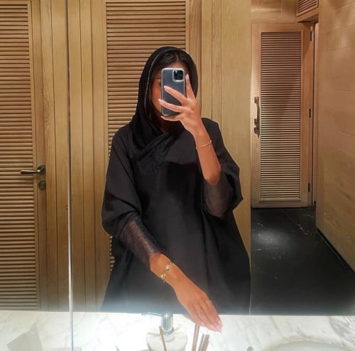 عباية سودا بشت