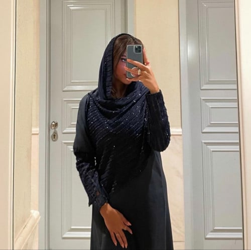 عباية كحلي مع قطعة عالكتف