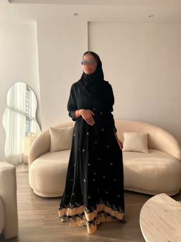 عباية كلوش مع تطريز ذهبي