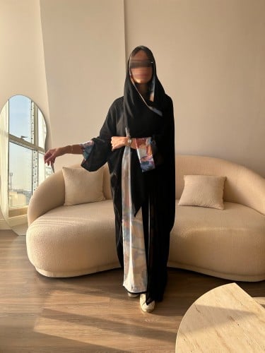 عباية نص بشت مبطن بقماش مشجر