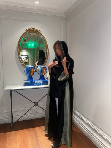 عباية سودا مع كسرات زيتي