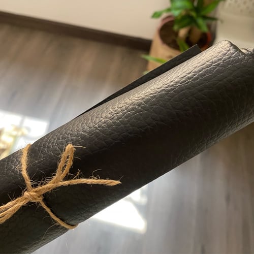 قماش جلد لون أسود قياس(70*50سم تقريبًا)