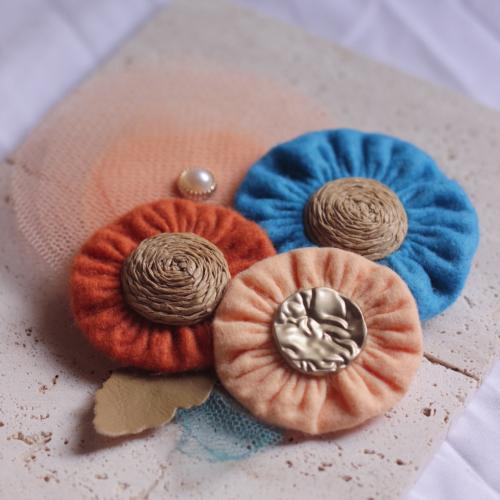 بروش صناعه يدوية (مقاس14*13سم)