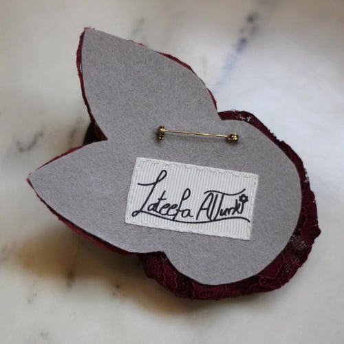 بروش صناعة يدوية (مقاس10*11سم)