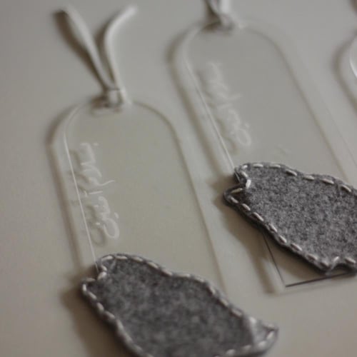 فاصل كتاب بسلام آمنين(رمادي مموج)