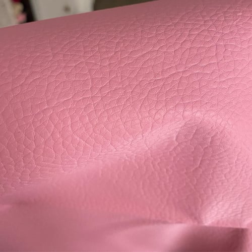 قماش جلد لون وردي قياس(70*50سم تقريبًا)