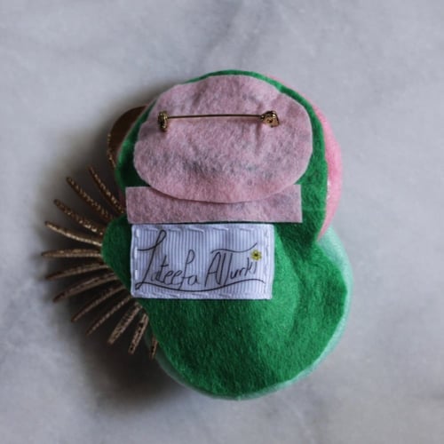 بروش صناعه يدويه(مقاس9*9سم)