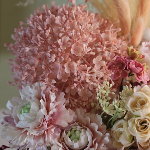 باقه ورد بمزهريه شفافه