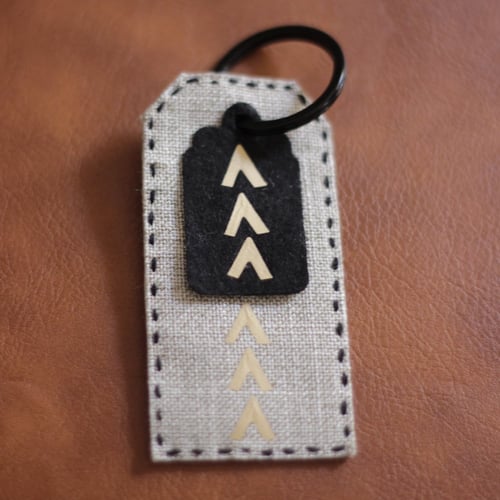 ميداليه نقش تراثي صناعه يدويه