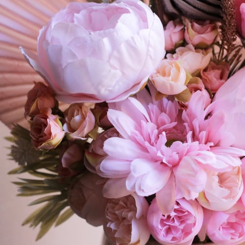 باقه ورد صناعي مع اضافه ورده قماشيه وورد مجفف