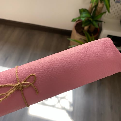 قماش جلد لون وردي قياس(70*50سم تقريبًا)