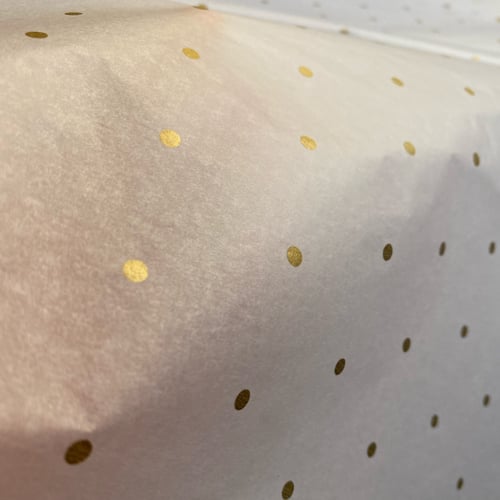 ورق تغليف منقط ذهبي القياس (50*70سم) (قطعه واحده)