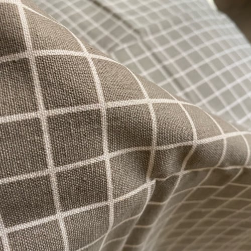 قماش قطن لون(رمادي+أبيض) قياس(100*77سم) قطعه واحده