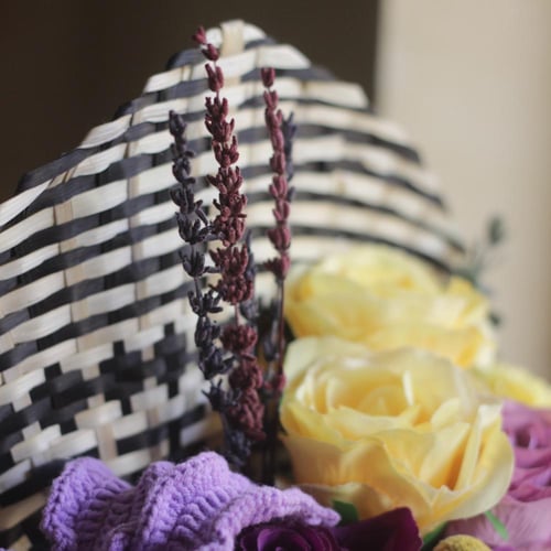 باقة ورد صناعي لون أصفر وبنفسجي