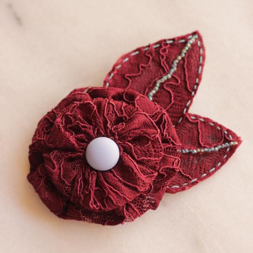 بروش صناعة يدوية (مقاس10*11سم)