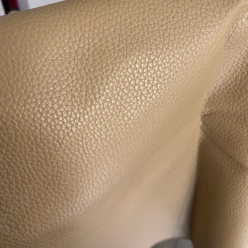 قماش جلد لون بيج قياس(70*50سم تقريبًا)