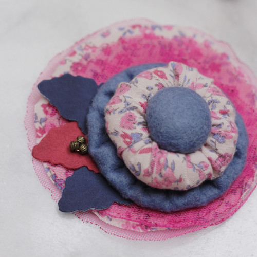 بروش صناعة يدوية (مقاس10*10سم)