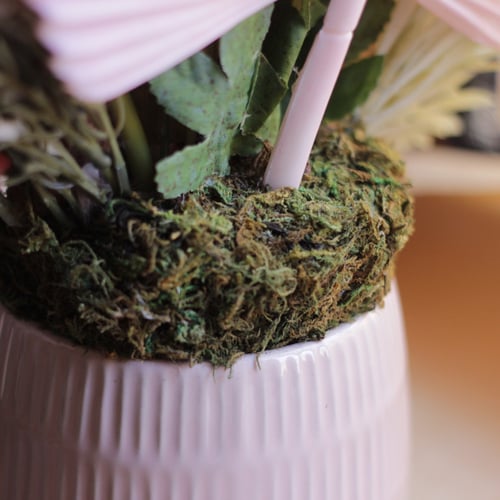 باقه ورد صناعي مع اضافه ورده قماشيه وورد مجفف