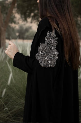 عباية قطعتين مزينة بالشك