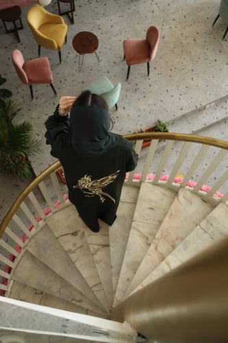 عباية طائر الصقر