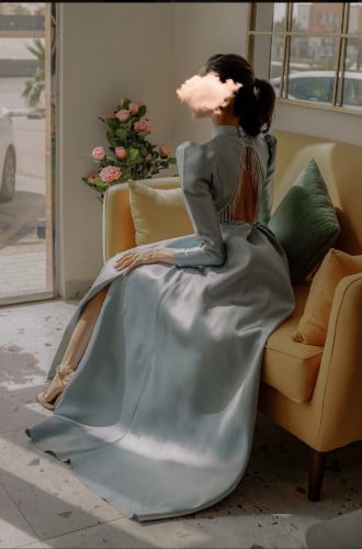 فستان بتصميم ظهر مميز