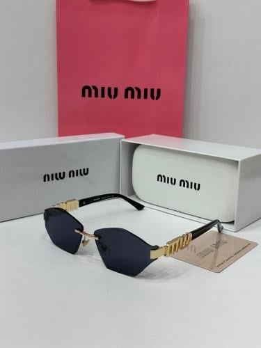 نظارة Miu miu اسود اطار ذهبي و اسود