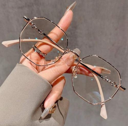 ايطار نظارة شفافة بعدسة زينة