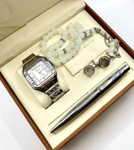 طقم رجالي لون ابيض من كاتيرا