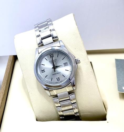 ساعة نسائية من CASIO لون ابيض