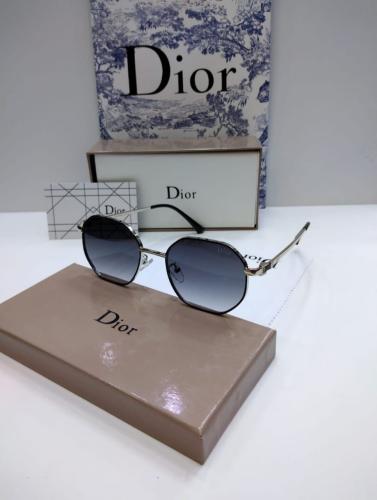 نظارة Dior بني اطار ذهبي