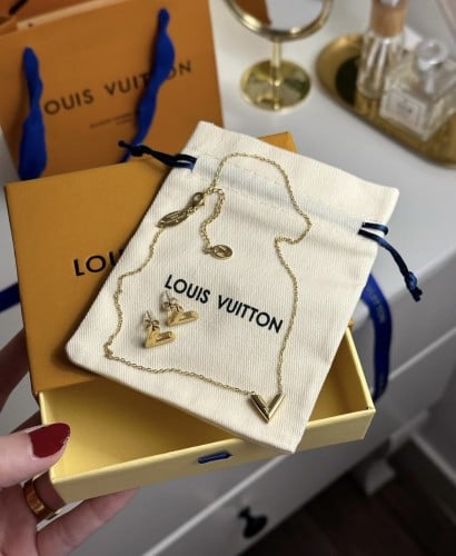 طقم لويس فيتون