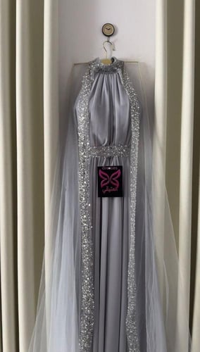 فستان نسائي